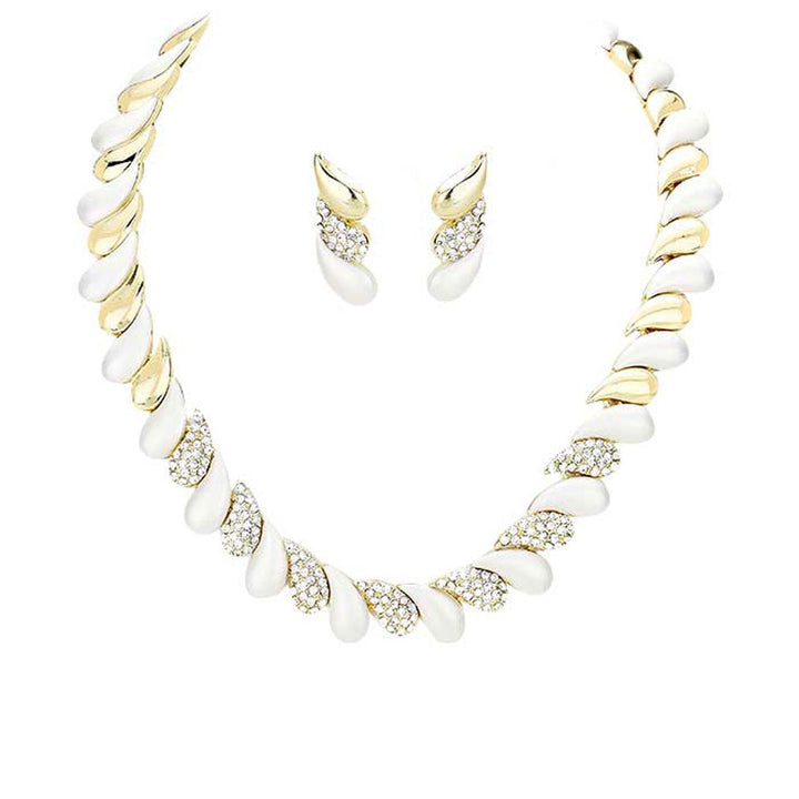 Gold Silver Oblique Rhinestone Pave Teardrop Detail Collar Necklace. These gorgeous rhinestone pieces will show your class in any special occasion. The elegance of these Stone goes unmatched, great for wearing at a party! stunning jewelry set will sparkle all night long making you shine like a diamond. Perfect jewelry to enhance your look. Awesome gift for birthday, Anniversary, Valentine’s Day or any special occasion.